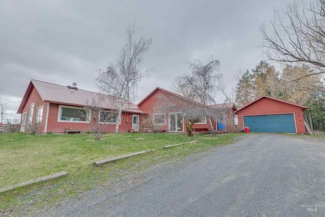 1033 Lyon Rd, Moscow, ID 83843
