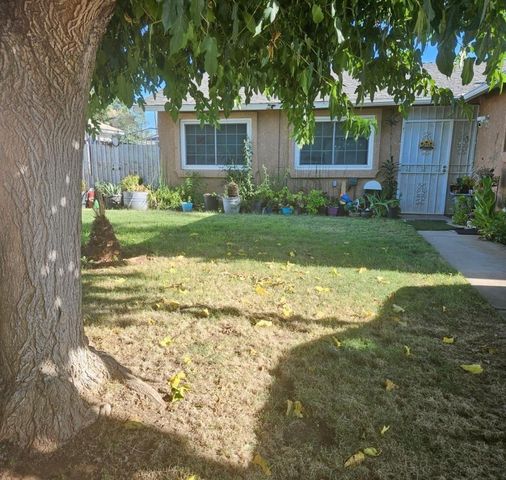 4746 E  Kaviland Ave, Fresno, CA 93725