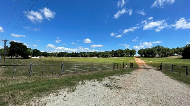204 Highland Dr, Cameron, TX 76520
