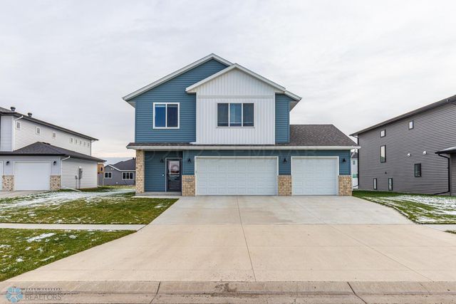 112 6th St E, Horace, ND 58047
