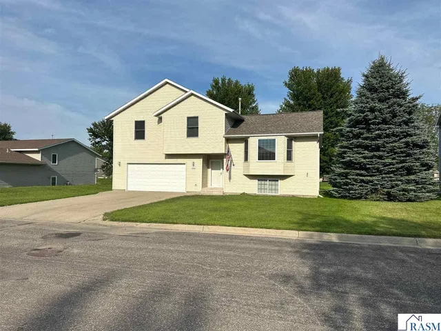 600 W  Nathan St, Lake Crystal, MN 56055