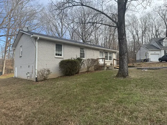 934 Jordan Cir, White Bluff, TN 37187