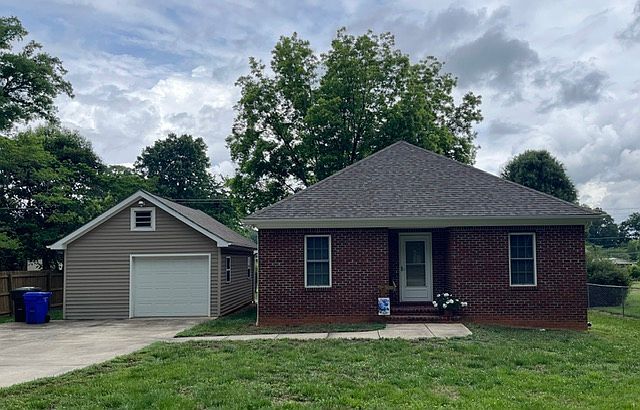 204 W  Carr St, Mebane, NC 27302