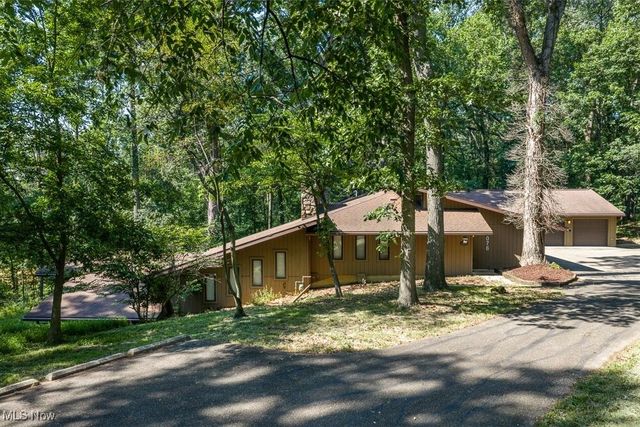 4076 Winkler Drive Ext NW, Dover, OH 44622