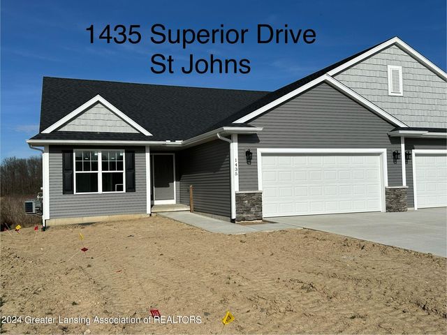 1435 Superior Dr #15, Saint Johns, MI 48879