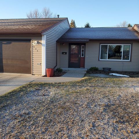 404 13th St NW, Devils Lake, ND 58301