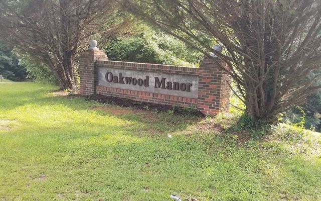 7 Oakwood Manor Dr, Chatsworth, GA 30705
