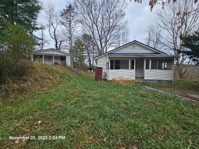 213 Trimble Dr, Marion, VA 24354