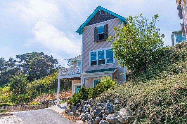 2601 SW Anemone Ave, Lincoln City, OR 97367