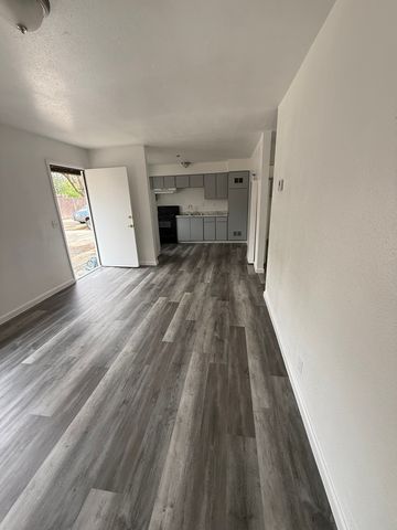 390 Henshaw Ave #5, Chico, CA 95973