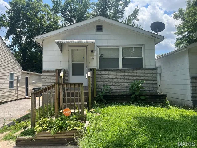 160 Barto Dr, Saint Louis, MO 63135