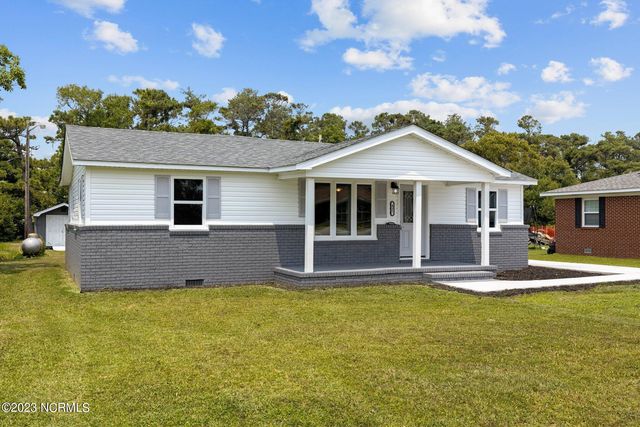 437 Cape Lookout Drive, Harkers Island, NC 28531