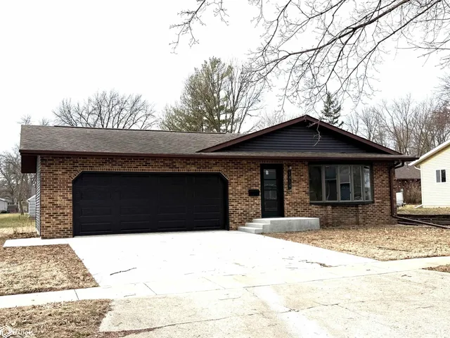 1414 E  Linden St, Algona, IA 50511