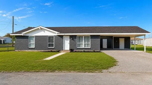 316 N  Main St, Henrietta, TX 76365