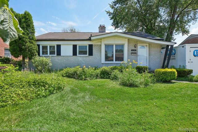 5110 Lyons Cir S, Warren, MI 48092