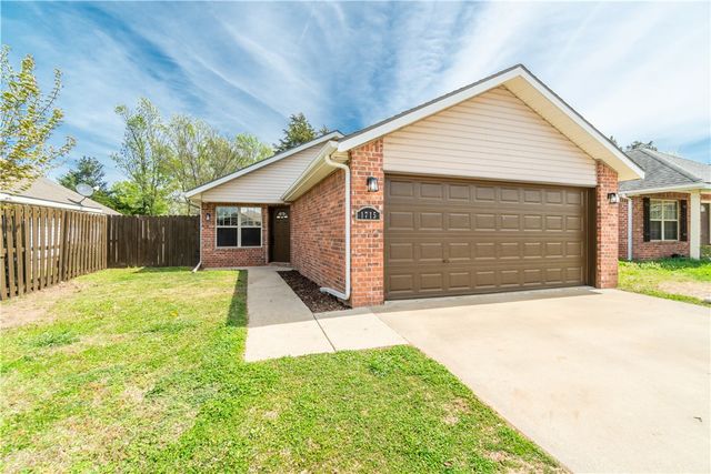 1715 S  K Pl, Rogers, AR 72756