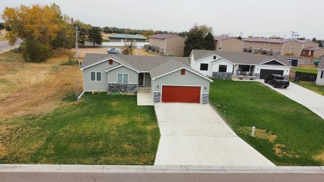 2803 Barbara Ln E, Dodge City, KS 67801