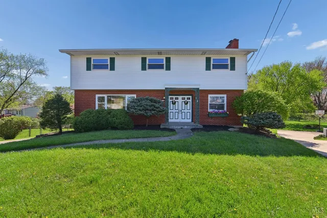 3191 Sunnyhollow Ln, Cincinnati, OH 45239
