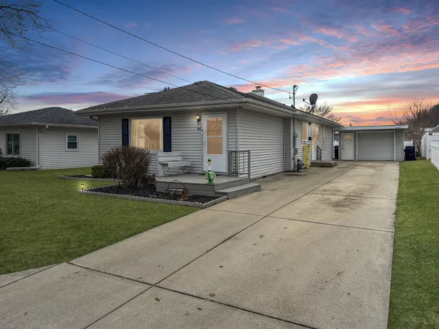 1107 Sanger St, Ottawa, IL 61350