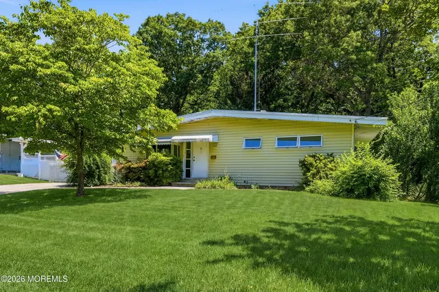 190 Parkview Terrace N, Lincroft, NJ 07738