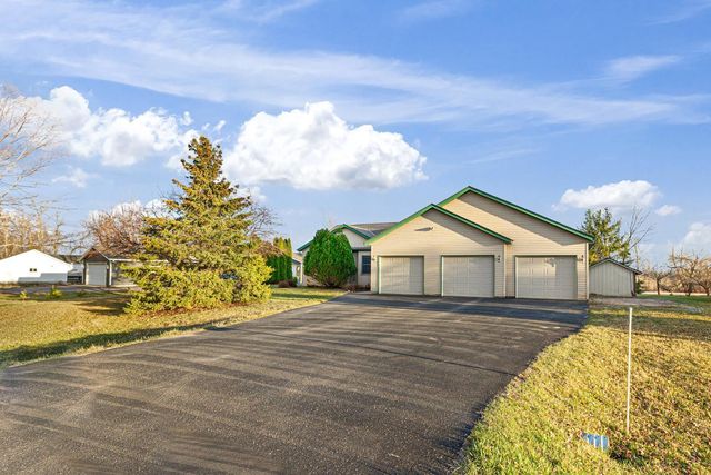 4489 Roberds Lake Trl, Faribault, MN 55021