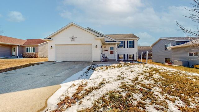 407 8th St NW, Dodge Center, MN 55927