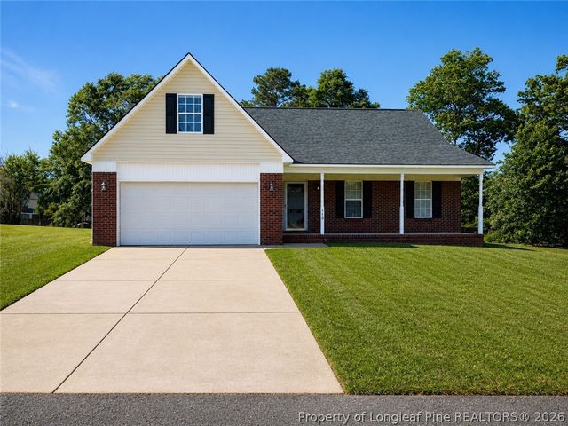 113 Woodbine Dr, Raeford, NC 28376