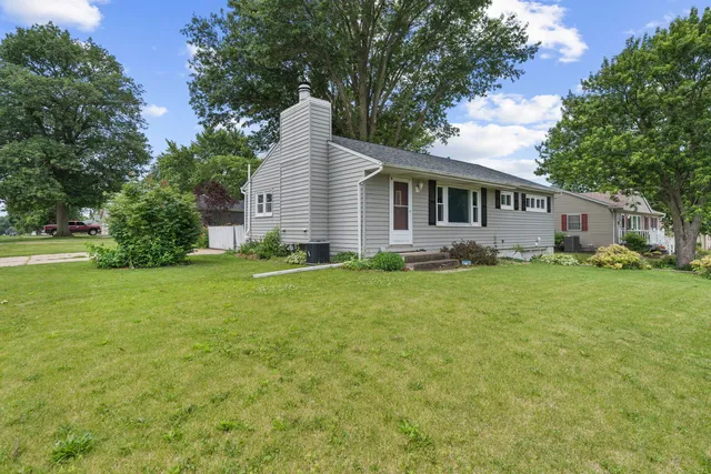 708 14th Ave, Orion, IL 61273