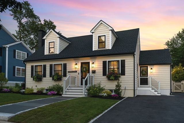 50 Holland St, Winchester, MA 01890