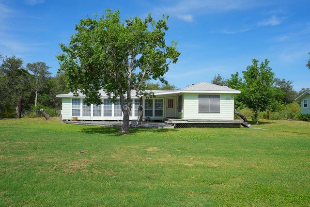 111 Lara Garza, Rockport, TX 78382