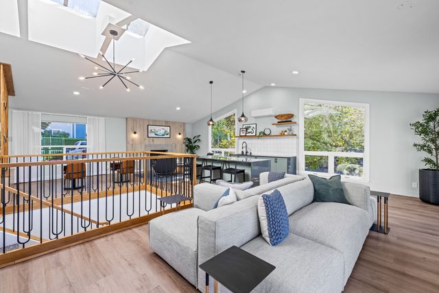 1300 N  20th St #B1005, Renton, WA 98056