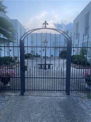 6946 Orleans Ave, New Orleans, LA 70124