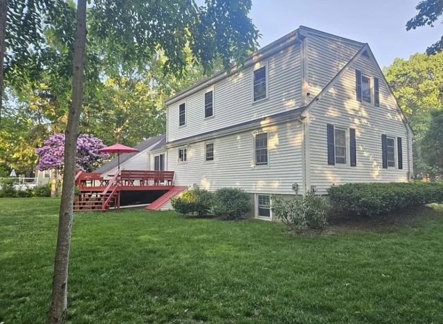 45 Woodcrest Rd, North Attleboro, MA 02760