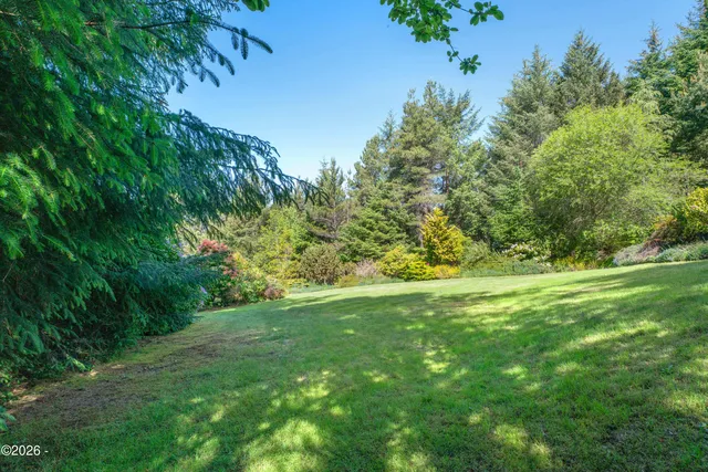 5402 Ka Teech Dr, Florence, OR 97439