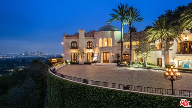 10066 Cielo Dr, Beverly Hills, CA 90210