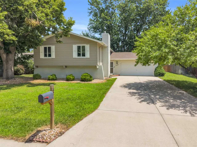 1421 Windsor Rd, Grand Island, NE 68801