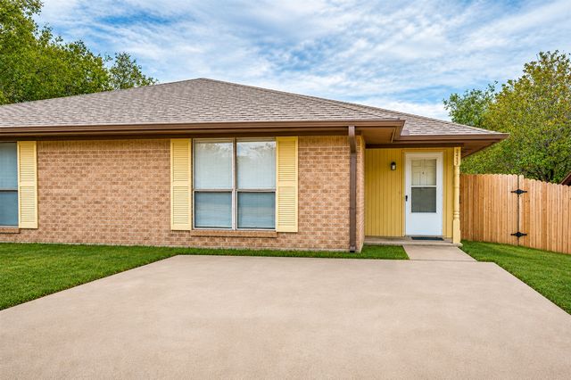 1140 Jameson St #B, Weatherford, TX 76086