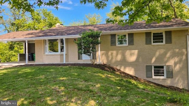 2904 Blooming Ct, Fort Washington, MD 20744