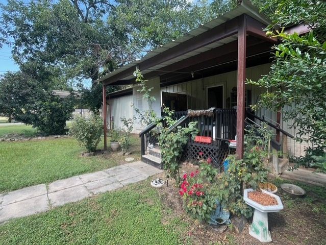 703 4th St, Blanket, TX 76432