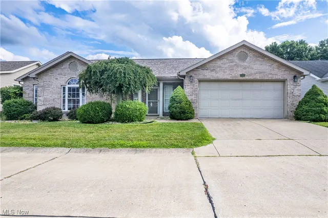 2208 Packard Ct, Parkersburg, WV 26104