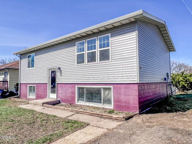 116 College St, Flasher, ND 58535