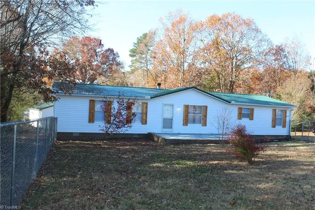 139 Crestwood Cir, Lexington, NC 27295