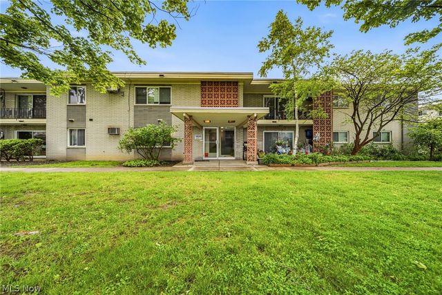 1408 Golden Gate Blvd #203, Cleveland, OH 44124