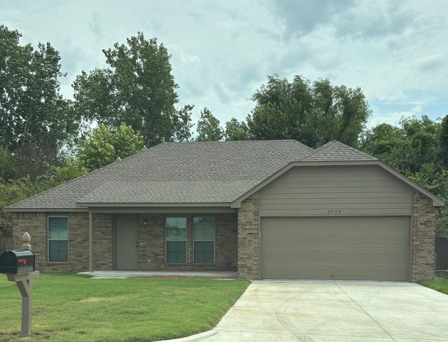 2709 SW Wolf Run Dr, Claremore, OK 74019