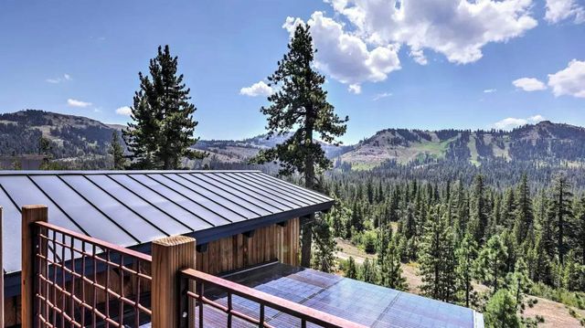 58330A Donner Summit Rd, Truckee, CA 96161