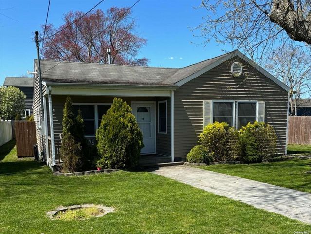 8 Laura Avenue, East Patchogue, NY 11772