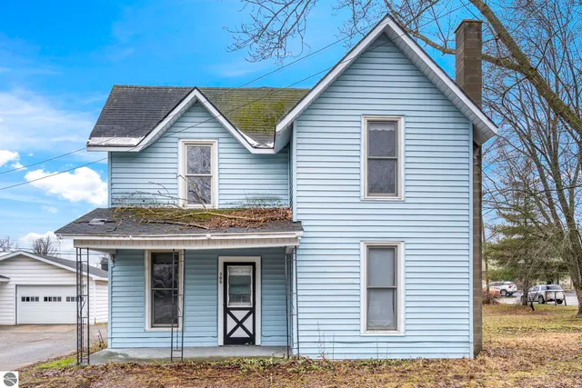 305 W  Elmore St, Manton, MI 49663