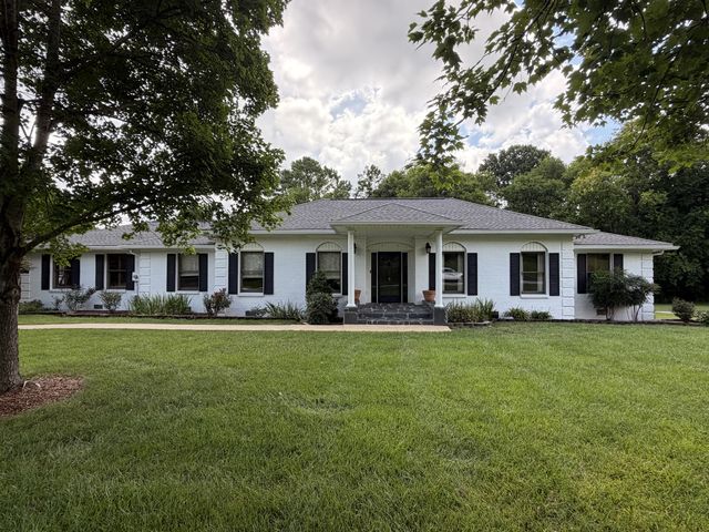 1505 Timberwood Dr, Columbia, TN 38401