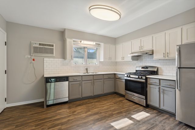 21 58th St #A-04, Clarendon Hills, IL 60514