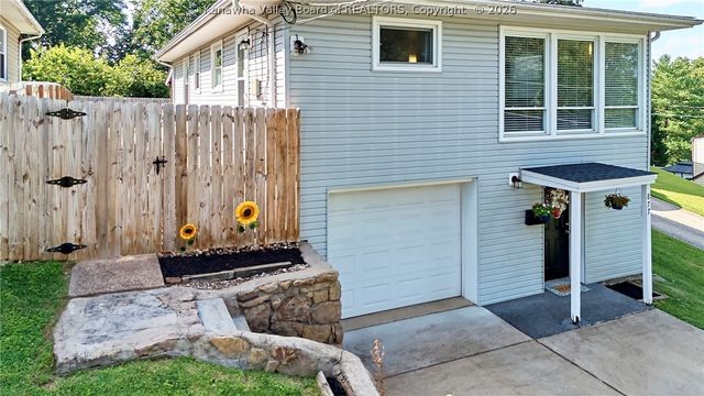 877 S  Washington St, Saint Albans, WV 25177